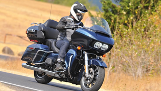 The Harley-Davidson Road Glide Ultra Is A Nickelback Album In Bike Form